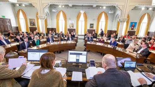 Kommunfullmäktige, Örebro. Genrebilder, ska visa majoriteten, oppositionen, presidiet och de ledande politikerna. 
