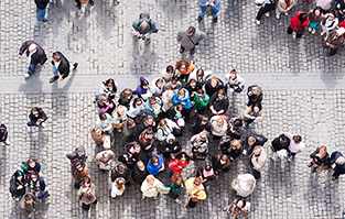 Bild på folksamling