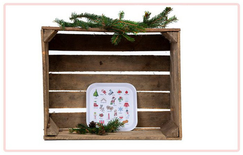 Bricka i björkfanér 20x20 cm med julmotiv. Tål diskmaskin. 